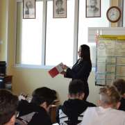 Lawyer Ekaterina Butova talks with 10th graders about the subtleties of the legal profession