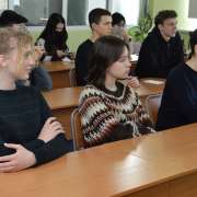 The graduate of the IB program told the students of the ILS about studying at Simon Fraser University (Canada)  