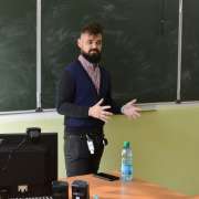 The graduate of the IB program told the students of the ILS about studying at Simon Fraser University (Canada)  