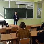 The graduate of the IB program told the students of the ILS about studying at Simon Fraser University (Canada)  
