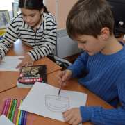 Fifth-graders of the International Linguistic School study the Athenian Theater and create intelligence maps.