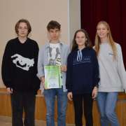 A business-activity game for tenth graders of the ILS "Vladivostok - the city of the future": we realized how difficult it is to be a leader and make life better