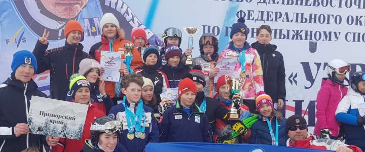 Students of the International Linguistic School win in football and downhill skiing