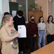 Students of 7th and 8th grades of the International Linguistic School continued the project “The Cultural Heritage of Vladivostok" with presentations for 5th and 6th graders