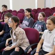 Students of 7th and 8th grades of the International Linguistic School continued the project “The Cultural Heritage of Vladivostok" with presentations for 5th and 6th graders