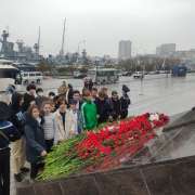 Students of the International Linguistic School visited places of military glory in Primorye